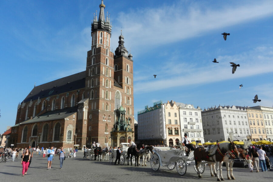 Rynek Główny w Krakowie fragment Rynku Głównego w Krakowie z Kościołem Mariackim