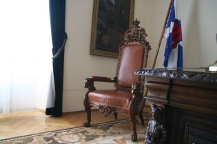 Fotel w gabinecie Przewodniczącego Rady Miasta Krakowa. Fot. Jan Bińczycki
