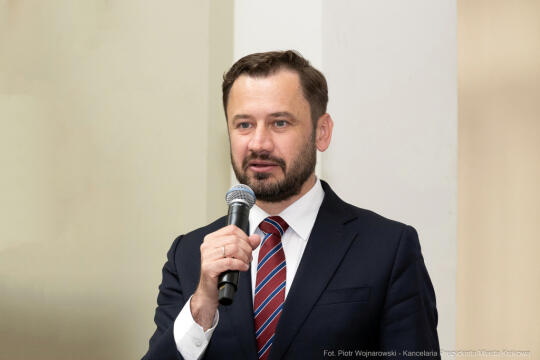 Prezydent Krakowa przemawia na spotkaniu Corporate Connections