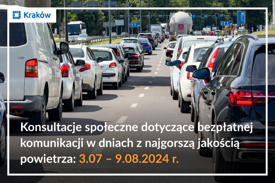 Zdjęcie przedstawiające auta stojące w korku i napis: Konsultacje społeczne dotyczące bezpłatnej komunikacji miejskiej w dni z najgorszą jakością powietrza: 03.07 - 09.08.2024 r. 