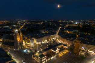 noc Rynek księżyc. Fot. Jan Graczyński