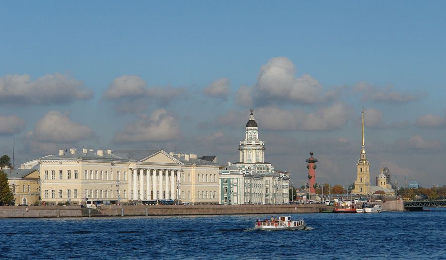Widok na Striełkę i budynek Admiralicji