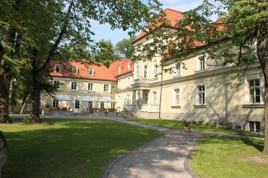 Dwór Sieraków Sp. z o.o.