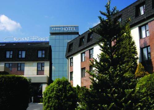 Crown Piast Hotel & Park