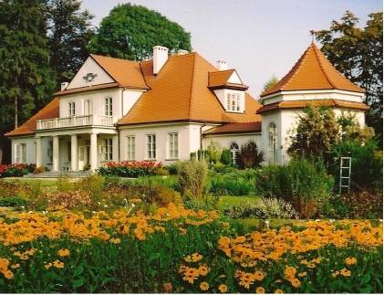 Dworek przy ul. Radzikowskiego (zdjęcie z Archiwum IF PAN) Dworek przy ul. Radzikowskiego (zdjęcie z Archiwum IF PAN)