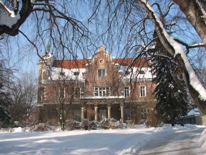 Dworek przy ul. Ojcowskiej (zdjęcie z Archiwum IF PAN) Dworek przy ul. Ojcowskiej (zdjęcie z Archiwum IF PAN)