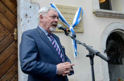 Na Kazimierzu odsłonięto pamiątkową tablicę poświęconą Henrykowi Voglerowi 