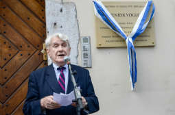 Na Kazimierzu odsłonięto pamiątkową tablicę poświęconą Henrykowi Voglerowi 