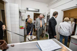 Wizyta prezydenta Krakowa w schronisku dla zwierząt