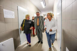 Wizyta prezydenta Krakowa w schronisku dla zwierząt