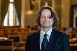 Ryszard Koziołek odebrał Nagrodę im. Kazimierza Wyki