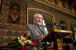 Ryszard Koziołek odebrał Nagrodę im. Kazimierza Wyki