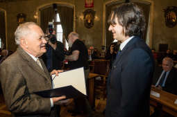 Ryszard Koziołek odebrał Nagrodę im. Kazimierza Wyki