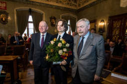 Ryszard Koziołek odebrał Nagrodę im. Kazimierza Wyki