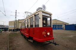 Historyczny tramwaj Ring wyjechał na ulicach Krakowa