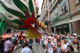 Parada smoków przeszła ulicami Starego Miasta