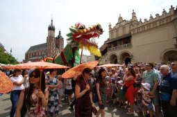 Parada smoków przeszła ulicami Starego Miasta