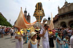 Parada smoków przeszła ulicami Starego Miasta