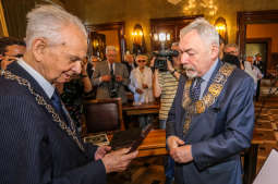 Towarzystwo Lekarskie Krakowskie z medalem „Cracoviae Merenti”