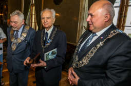 Towarzystwo Lekarskie Krakowskie z medalem „Cracoviae Merenti”