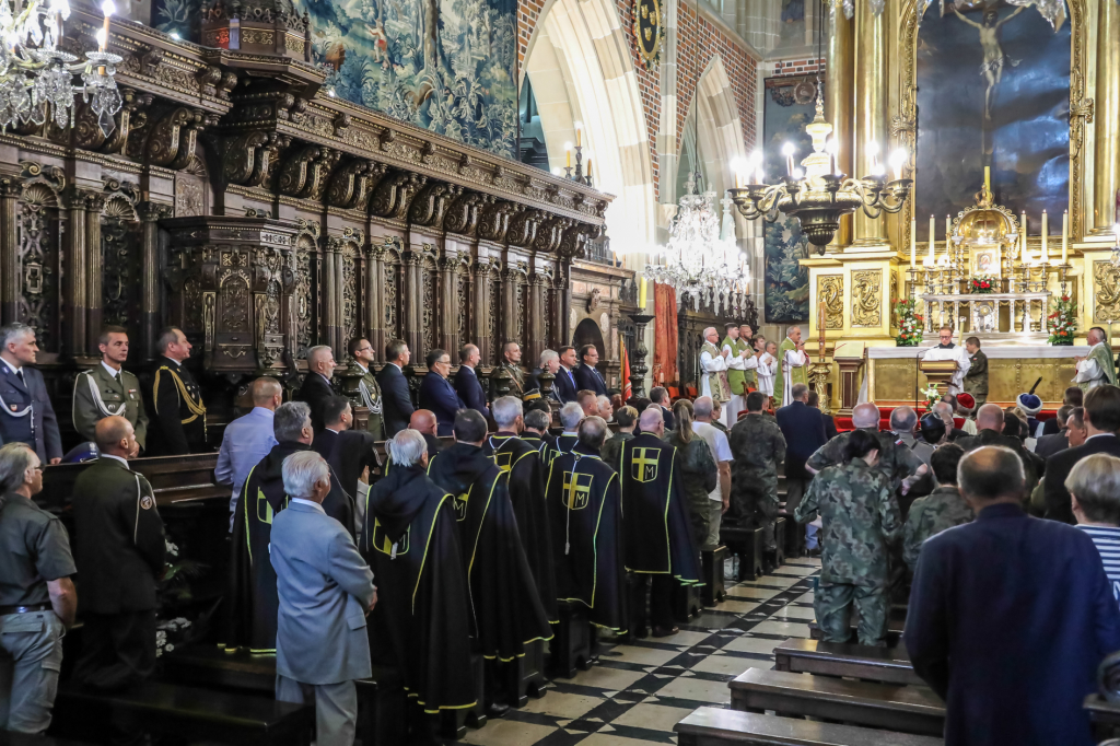 bs_kr_pl_20180805_img_4703.jpg-Msza Święta  I Kadrowa  Autor: B. Świerzowski