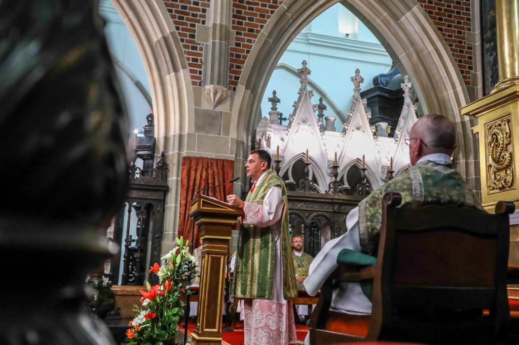 bs_kr_pl_20180805_img_4715.jpg-Msza Święta  I Kadrowa  Autor: B. Świerzowski