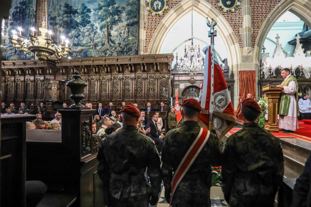 bs_kr_pl_20180805_img_4731.jpg-Msza Święta  I Kadrowa  Autor: B. Świerzowski