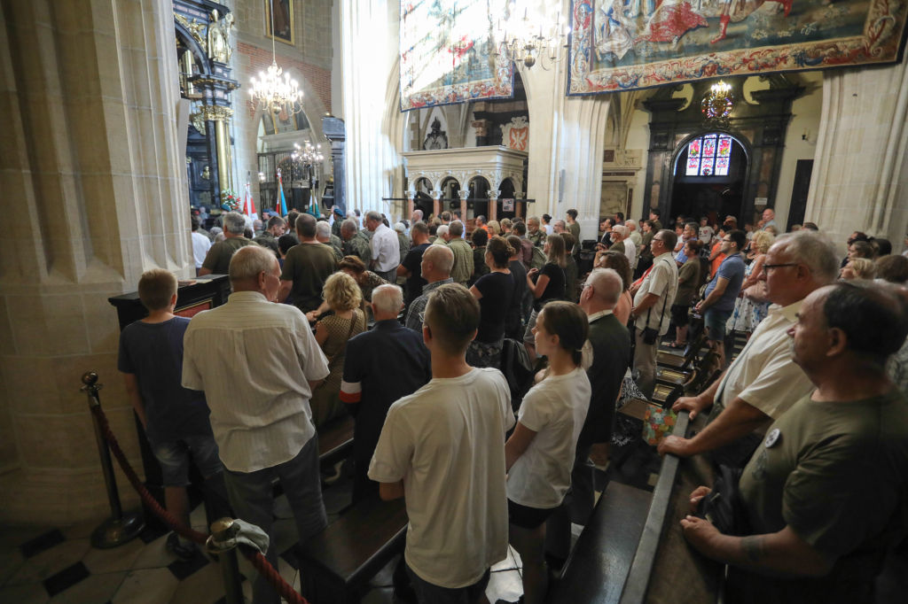 bs_kr_pl_20180805_img_4742.jpg-Msza Święta  I Kadrowa  Autor: B. Świerzowski