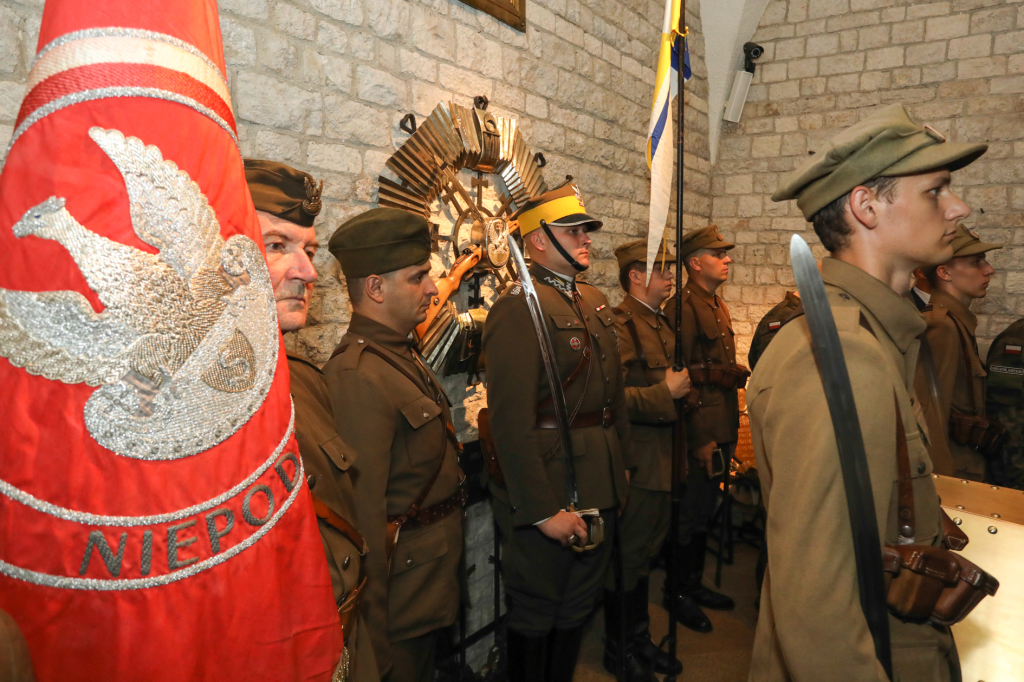 bs_kr_pl_20180805_img_4774.jpg-Msza Święta  I Kadrowa  Autor: B. Świerzowski