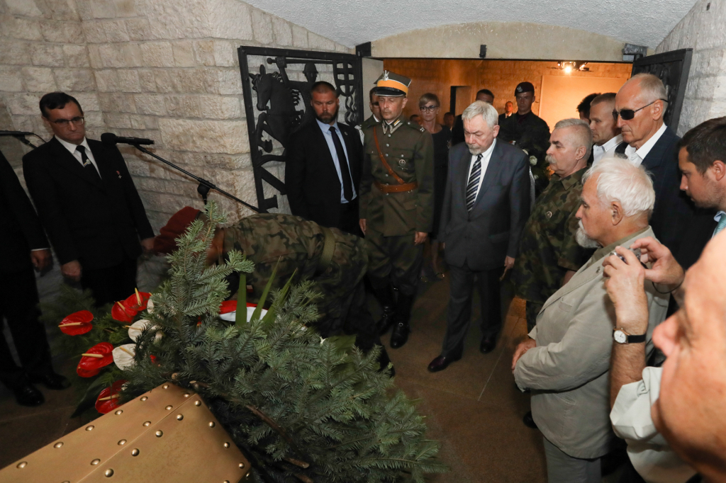 bs_kr_pl_20180805_img_4800.jpg-Msza Święta  I Kadrowa  Autor: B. Świerzowski