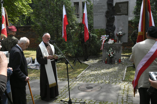 dsc_8841 copy.jpg-Wołyń, pomnik
