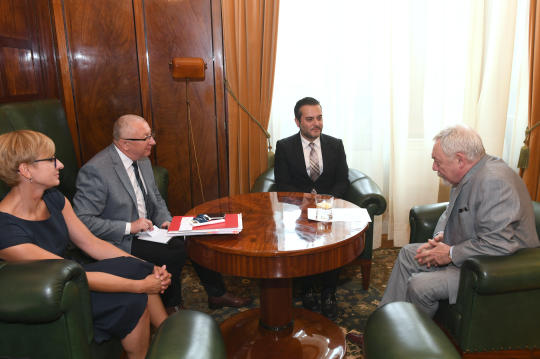 dsc_0566.jpg-B. Bix Aliu, Konsul Generalny USA