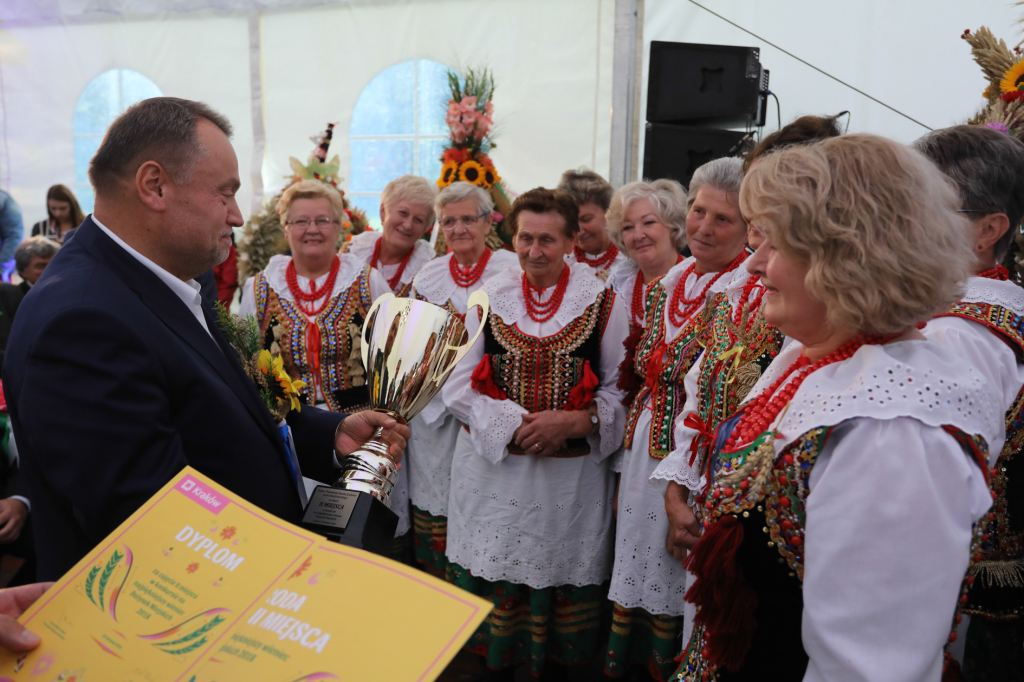 bs-26 sierpnia 2018-img_0329.jpg-Dożynki Miejskie,2018,Podgórze,Kulig,Wieńce  Autor: B. Świerzowski