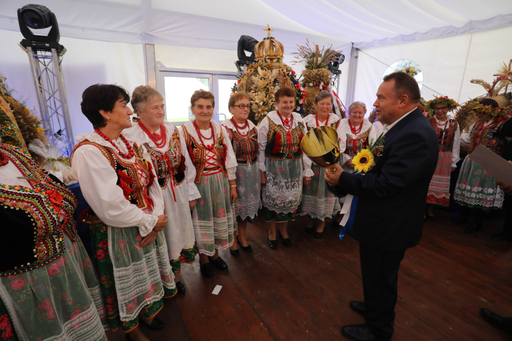 bs-26 sierpnia 2018-img_0345.jpg-Dożynki Miejskie,2018,Podgórze,Kulig,Wieńce  Autor: B. Świerzowski