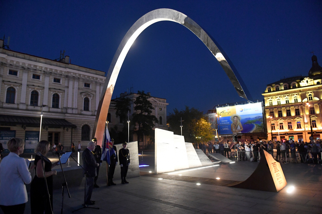 dsc_2951 copy.jpg-pomnik Ryszard Kukliński  Autor: W. Majka