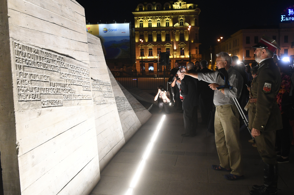 dsc_3032 copy.jpg-pomnik Ryszard Kukliński  Autor: W. Majka