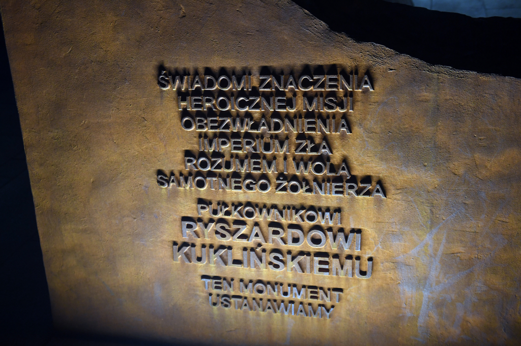 dsc_3114 copy.jpg-pomnik Ryszard Kukliński  Autor: W. Majka