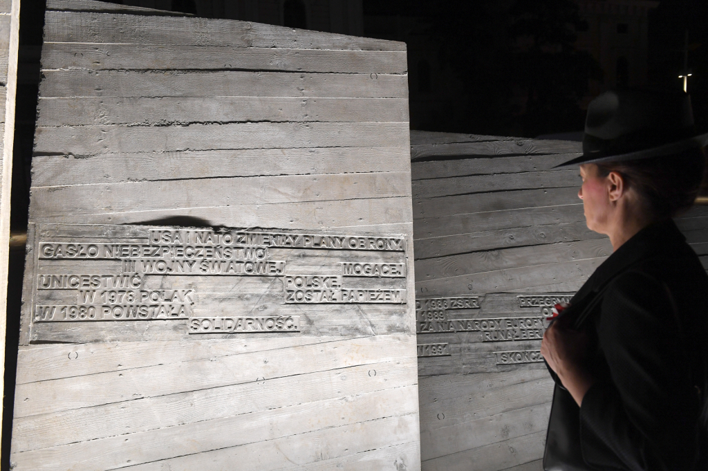 dsc_3122 copy.jpg-pomnik Ryszard Kukliński  Autor: W. Majka