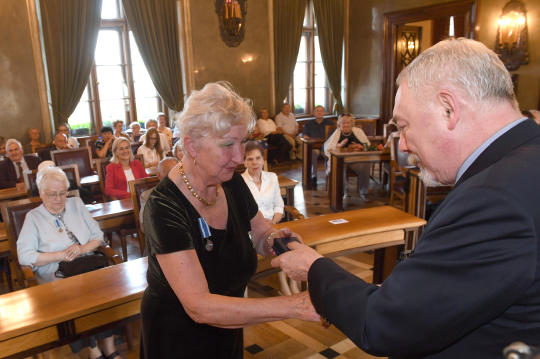 dsc_2642 copy.jpg-Honoris Gratia