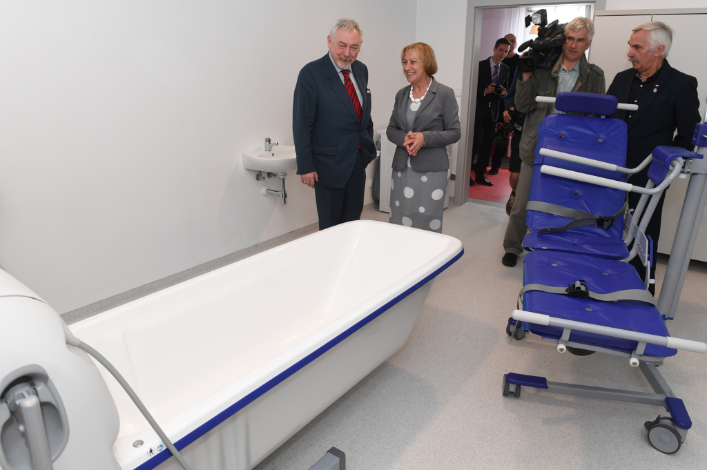 dsc_5912 copy.jpg-Otwarcie nowego pawilonu Domu Pomocy Społecznej im. Ludwika i Anny Helclów  Autor: W. Majka