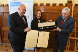 dsc_6082 copy.jpg-Uroczyste wręczenie tytułu „Filantrop Krakowa A. D. 2017”