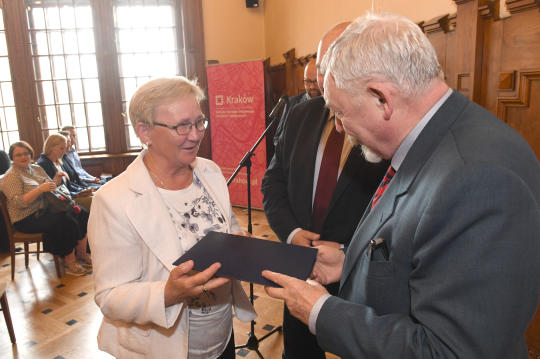 dsc_6104 copy.jpg-Uroczyste wręczenie tytułu „Filantrop Krakowa A. D. 2017”