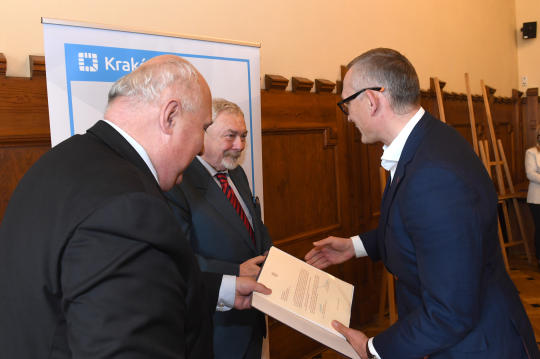 dsc_6118 copy.jpg-Uroczyste wręczenie tytułu „Filantrop Krakowa A. D. 2017”