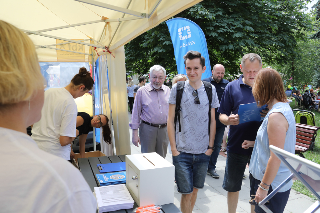 bs_kr_pl_20180617_img_2998.jpg-Piknik Parku Ratuszowym  Autor: B. Świerzowski