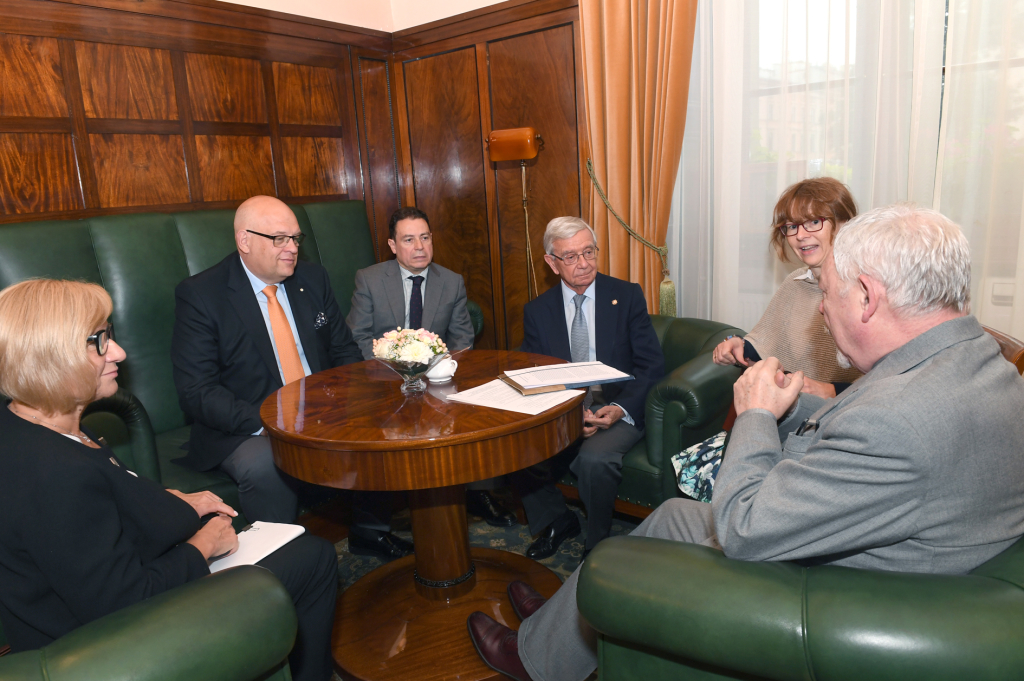 dsc_7971 copy.jpg-Europejskiej Akademii Gastronomicznej, Ambasador Królestwa Hiszpanii  Autor: W. Majka