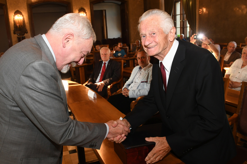 dsc_1362.jpg-Miodobranie  Autor: W. Majka