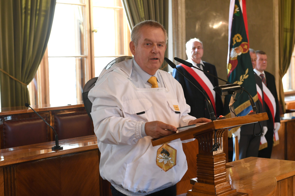 dsc_1366.jpg-Miodobranie  Autor: W. Majka