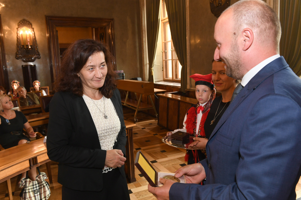 dsc_1399.jpg-Miodobranie  Autor: W. Majka