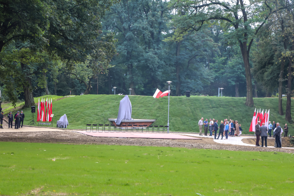bs-08 września 2018-img_4013.jpg-Piłsudski,pomnik,Swoszowice,Majchrowski,Uroczystość  Autor: B. Świerzowski