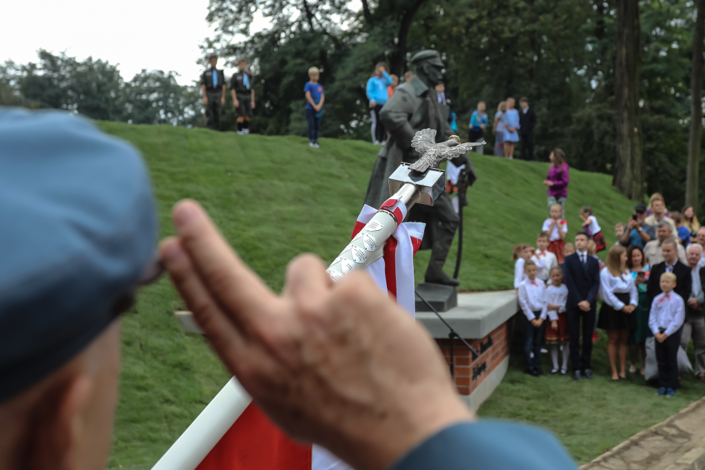 bs-08 września 2018-img_4142.jpg-Piłsudski,pomnik,Swoszowice,Majchrowski,Uroczystość  Autor: B. Świerzowski
